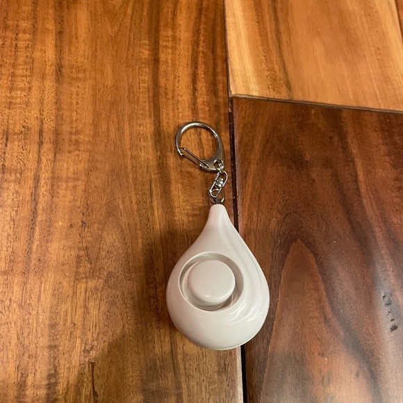 SafeSound Personal Alarm Keychain - Picture 2 of 4